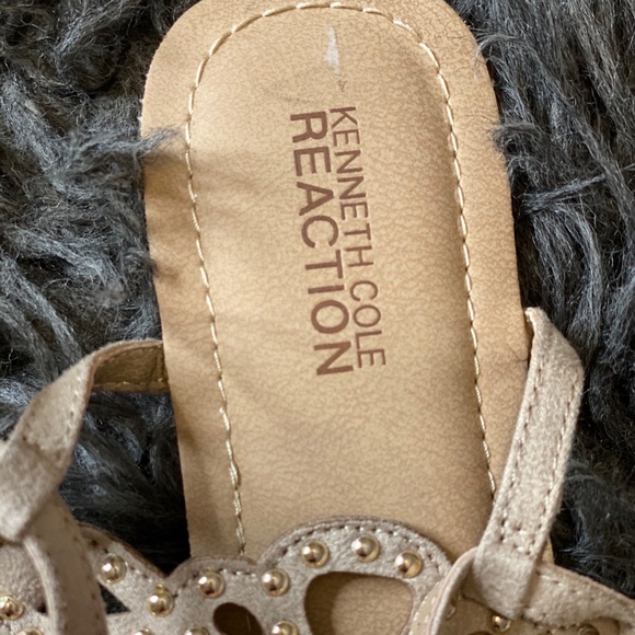 Almost New Kenneth Cole Reaction Flat Sandals 6.5 - Picture 5 of 7